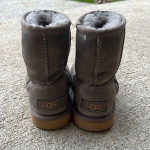 UGG’s Toddle size 10. Rare and unique taupe color. In great condition!